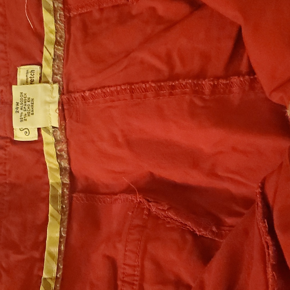 Red capris - Picture 6 of 10